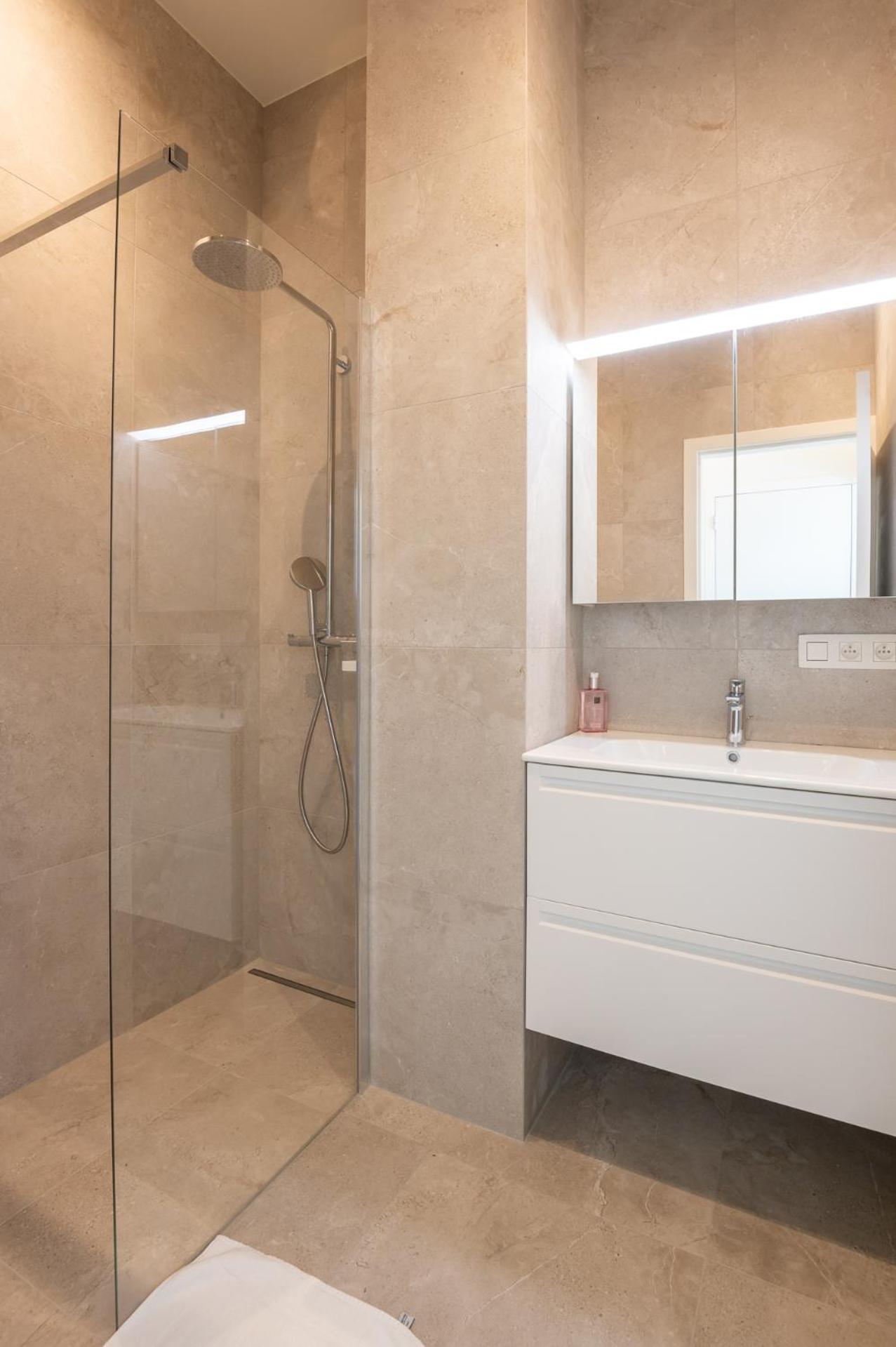 Beautiful Renovated Apartment In An Authentic Building Ostend Luaran gambar