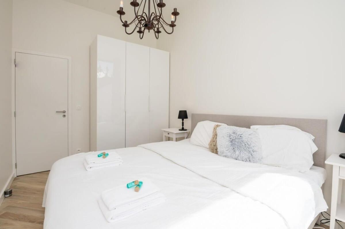 Beautiful Renovated Apartment In An Authentic Building Ostend Luaran gambar